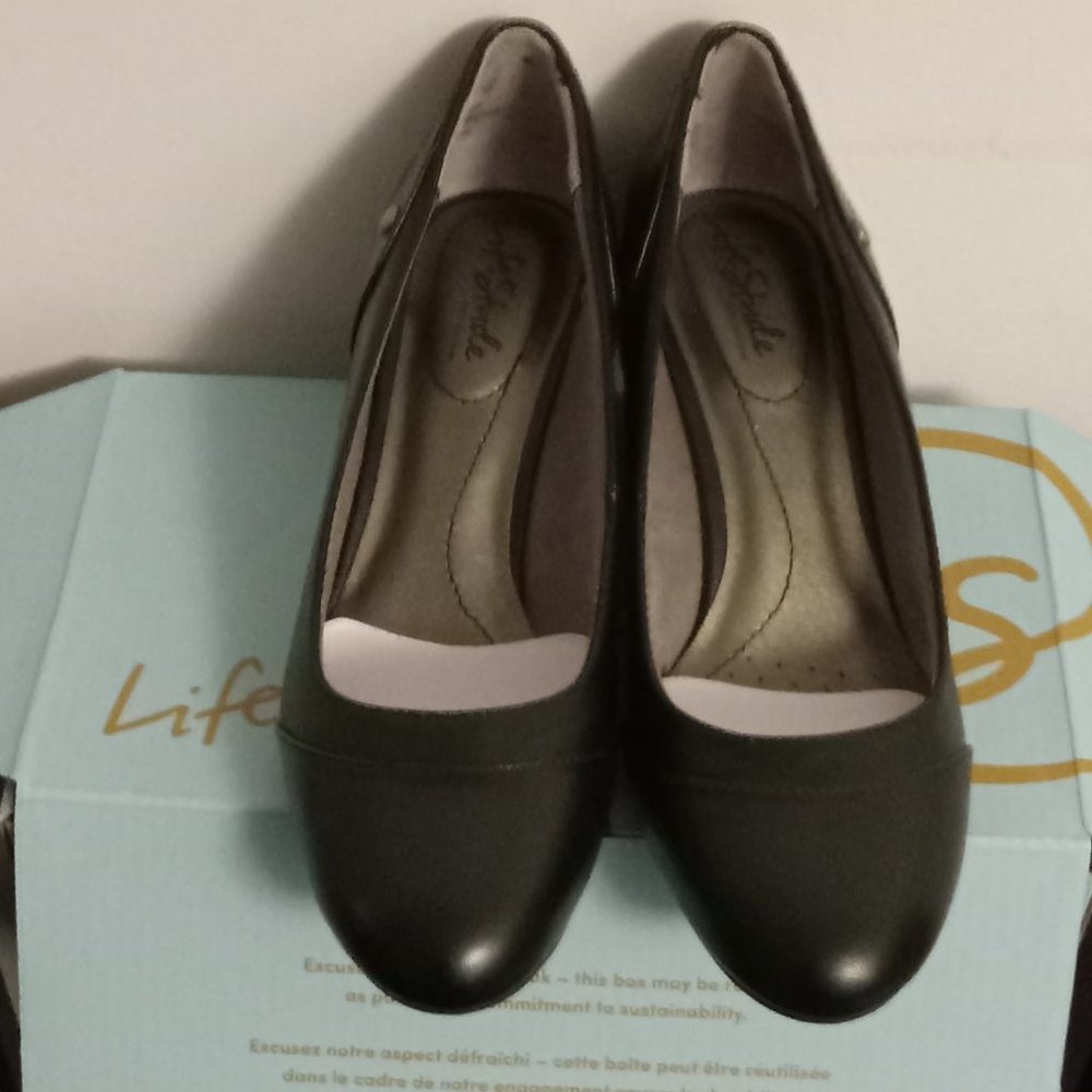 Life Stride soft system Dreams Black Vinci wedge heels dress shoes NIB sz 8 M
